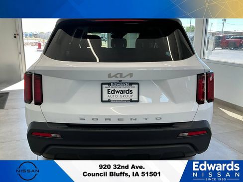 Used 2022 Kia Sorento LX FWD image 6