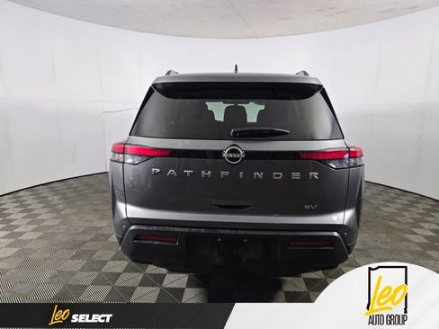 Used 2024 Nissan Pathfinder SV image 6
