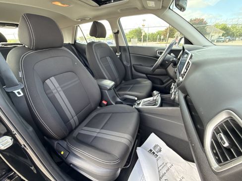Used 2024 Hyundai Venue SEL FWD image 26