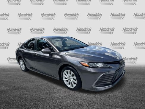 Certified 2022 Toyota Camry LE AWD/4WD image 2