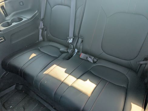 Used 2025 Honda Pilot TrailSport image 8