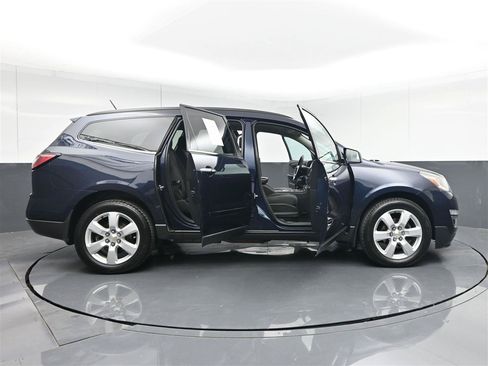 Used 2017 Chevrolet Traverse LT w/ Style and Technology Package AWD/4WD image 39