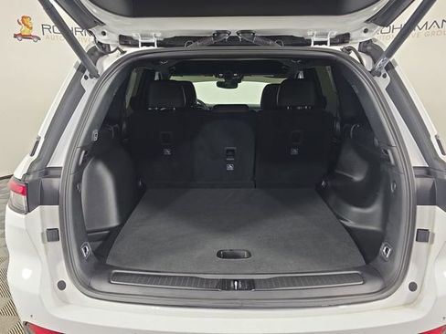 Used 2024 Jeep Grand Cherokee Limited w/ Black Appearance Package image 38