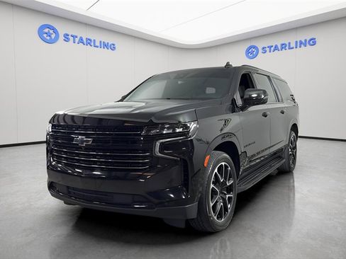 Used 2023 Chevrolet Suburban RST w/ Luxury Package image 16