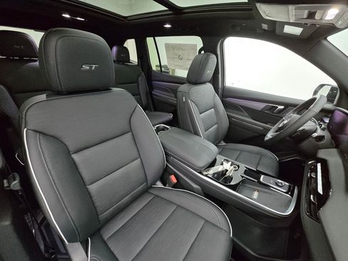 New 2026 Buick Enclave Sport Touring w/ Super Cruise Package image 39