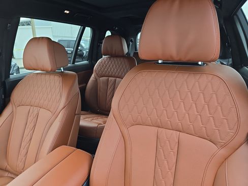 New 2026 BMW X7 M60i image 24