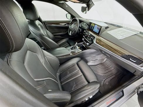 Used 2018 BMW 530i xDrive image 29