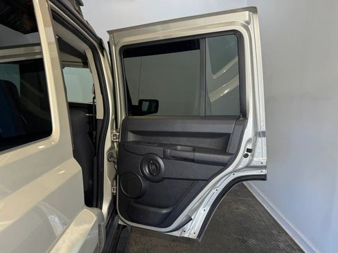 Used 2008 Jeep Commander Sport AWD/4WD image 22