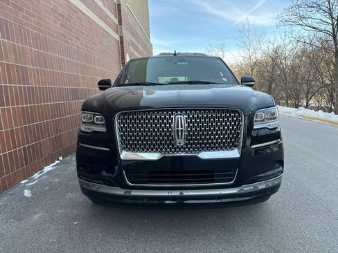 Used 2024 Lincoln Navigator L 4WD image 3