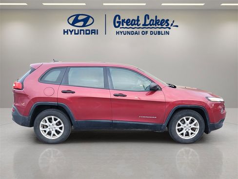 Used 2015 Jeep Cherokee Sport image 6