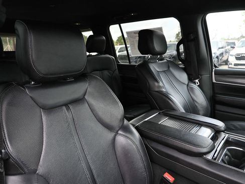 Used 2024 Jeep Wagoneer Series II w/ Flexible Seating Group RWD image 32