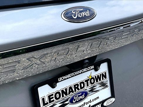 Certified 2020 Ford Explorer XLT w/ Equipment Group 202A AWD/4WD image 32