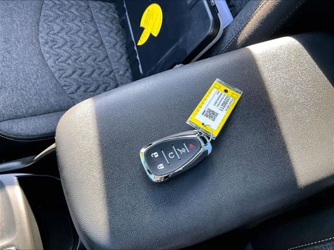 Used 2023 Chevrolet Equinox LT image 30