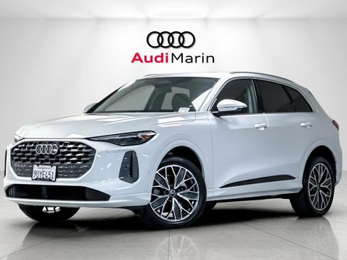 Certified 2025 Audi Q5 Premium Plus w/ Premium Plus image 1