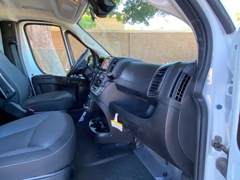 Used 2025 RAM ProMaster 2500 w/ U-Haul Equipment Group FWD image 38