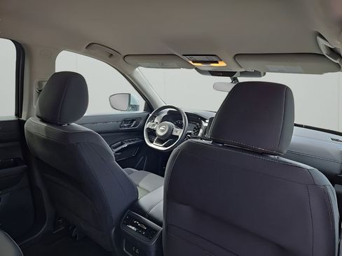 Used 2025 Nissan Pathfinder SV FWD image 18