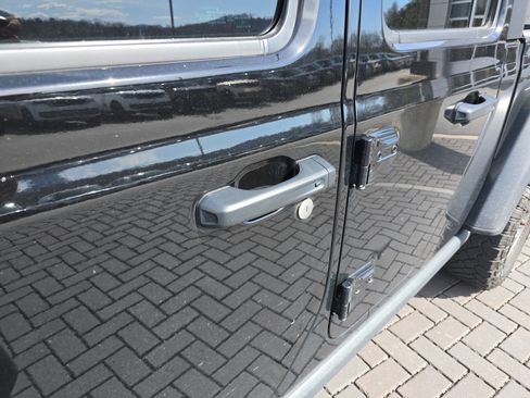 Used 2021 Jeep Gladiator Rubicon image 11