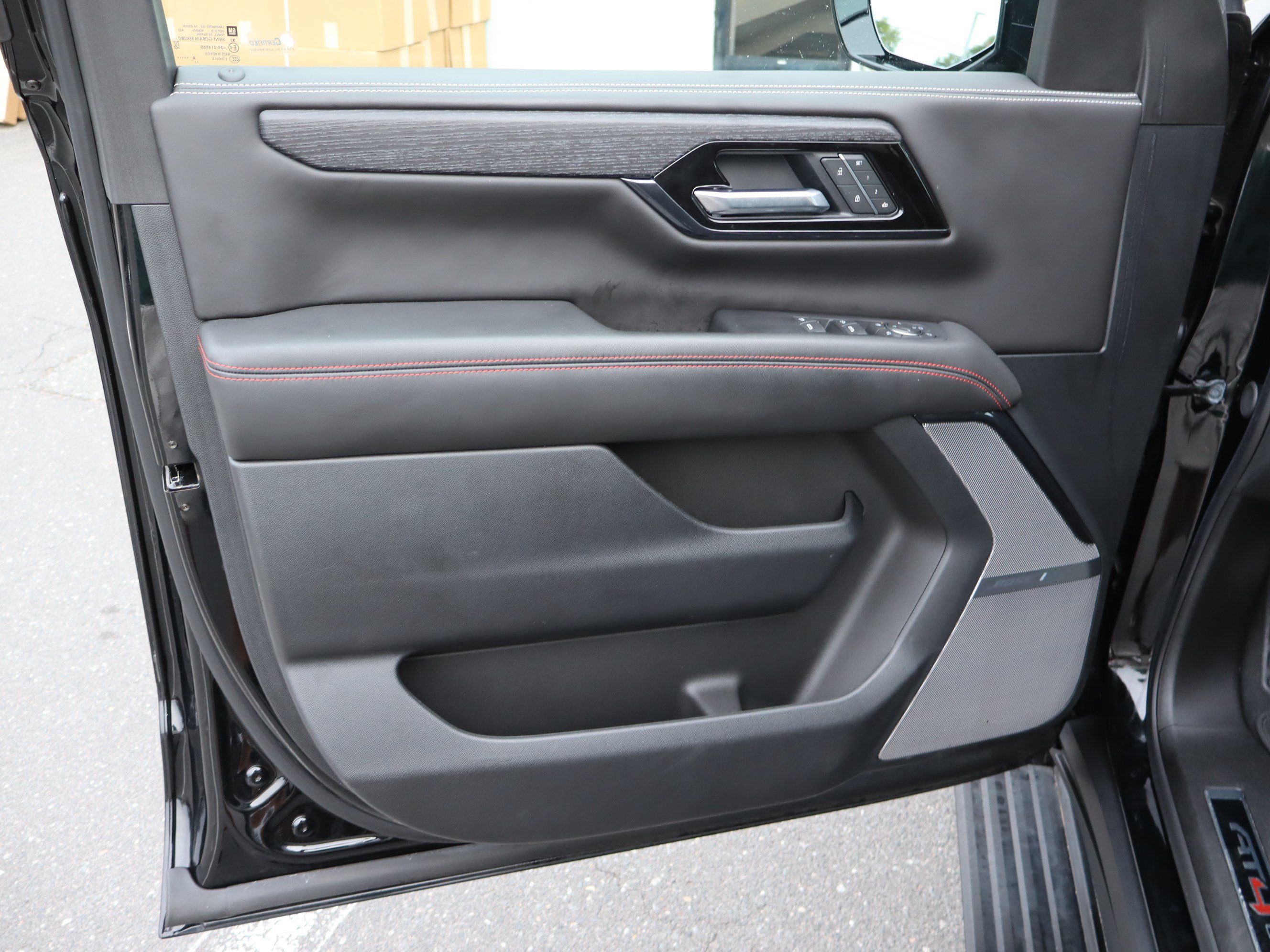 Used 2025 GMC Yukon AT4 Ultimate AWD/4WD image 19