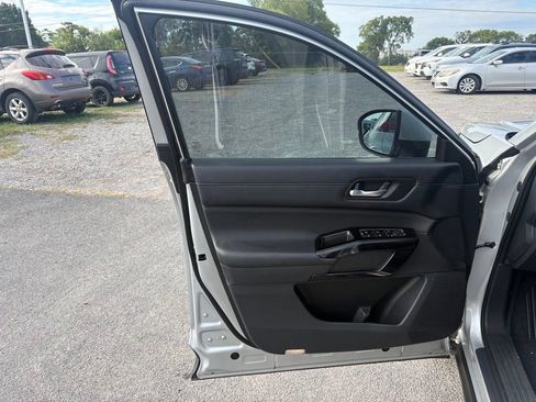 Used 2022 Nissan Pathfinder S AWD/4WD image 14