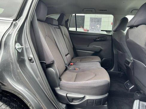 Used 2021 Toyota Highlander LE AWD/4WD image 20
