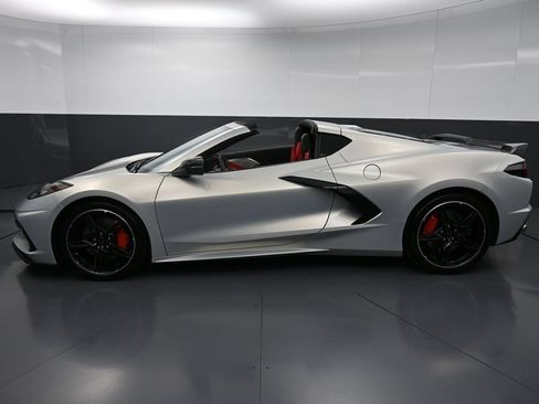 Used 2022 Chevrolet Corvette Stingray Preferred Cpe w/ Z51 Performance Package RWD image 32