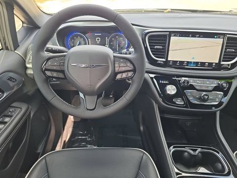 New 2026 Chrysler Pacifica Limited w/ S Appearance Package FWD image 10