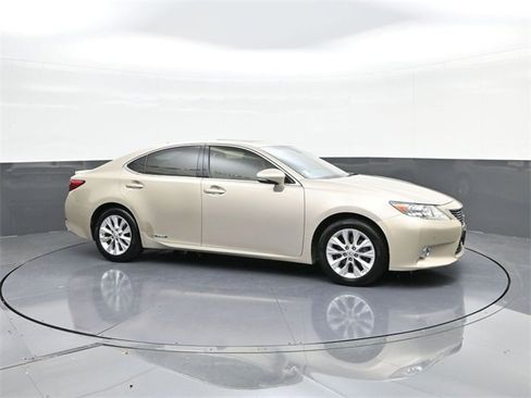 Used 2013 Lexus ES 300h image 17