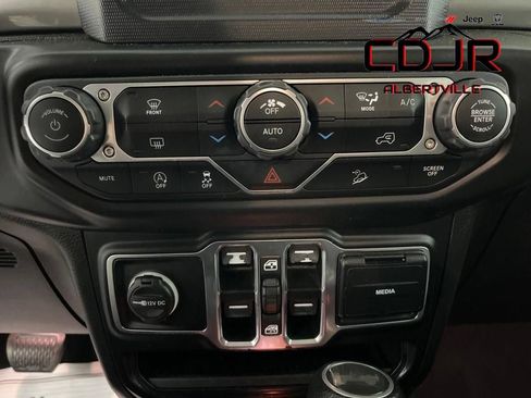 Used 2020 Jeep Wrangler Unlimited Sahara AWD/4WD image 32