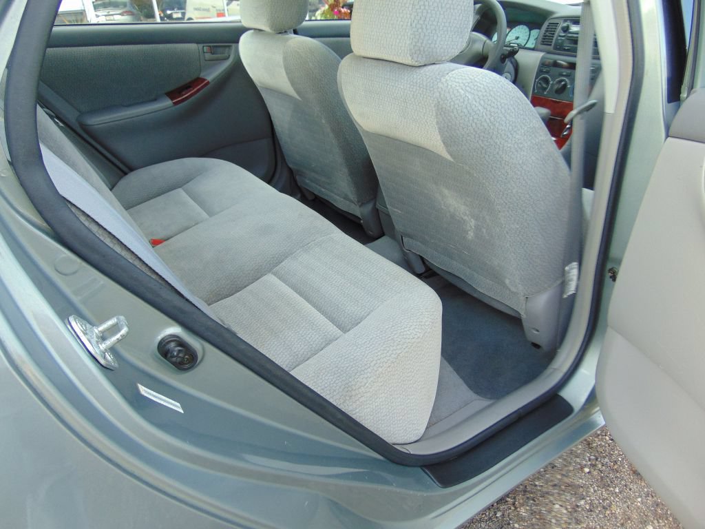Used 2004 Toyota Corolla LE FWD image 4