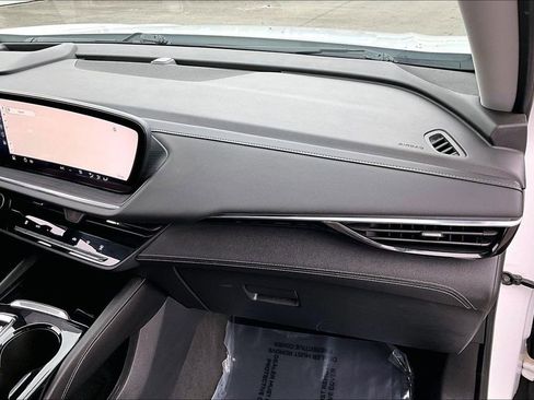 Used 2024 Buick Envision Preferred image 17