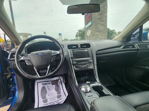 Used 2018 Ford Fusion SE w/ Equipment Group 201A FWD image 18