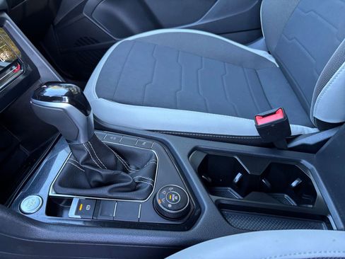 Used 2025 Volkswagen Taos SE image 41