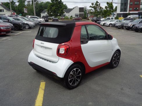 Used 2017 smart fortwo passion RWD image 14