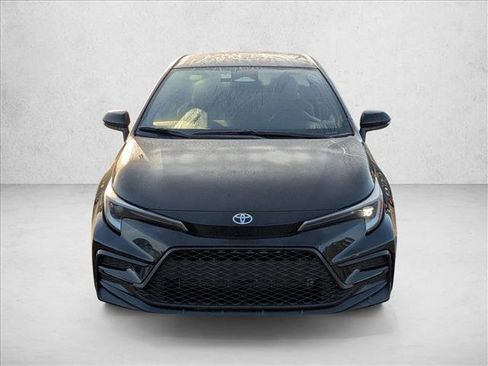 Used 2025 Toyota Corolla SE image 2