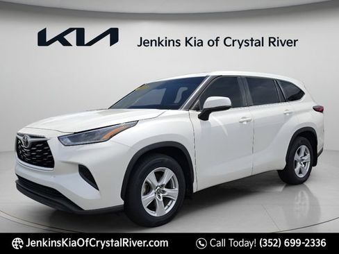 Used 2021 Toyota Highlander L AWD/4WD image 14