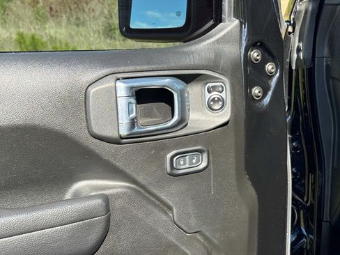 Certified 2024 Jeep Gladiator Sport AWD/4WD image 18