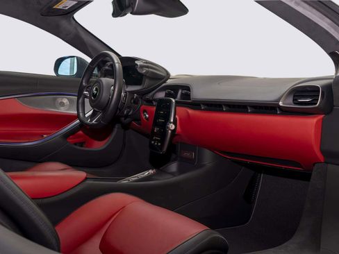 Used 2023 McLaren Artura RWD image 31