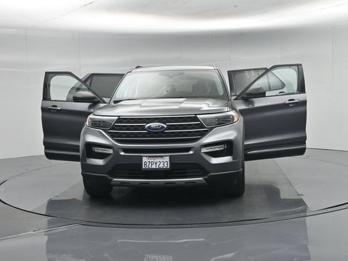 Certified 2021 Ford Explorer XLT w/ Equipment Group 202A RWD image 36