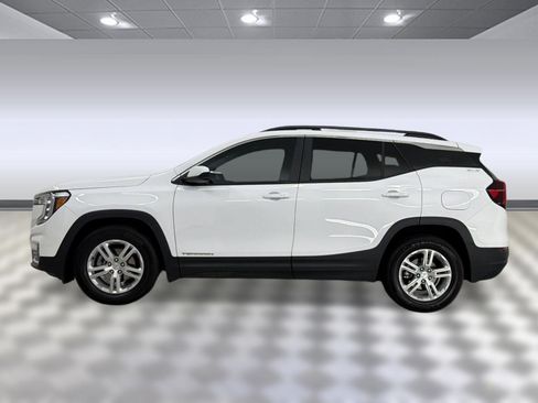 Used 2023 GMC Terrain SLE w/ Driver Convenience Package FWD image 2