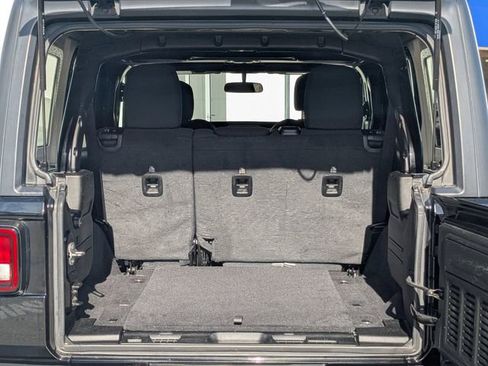 Used 2021 Jeep Wrangler Unlimited Sahara image 17