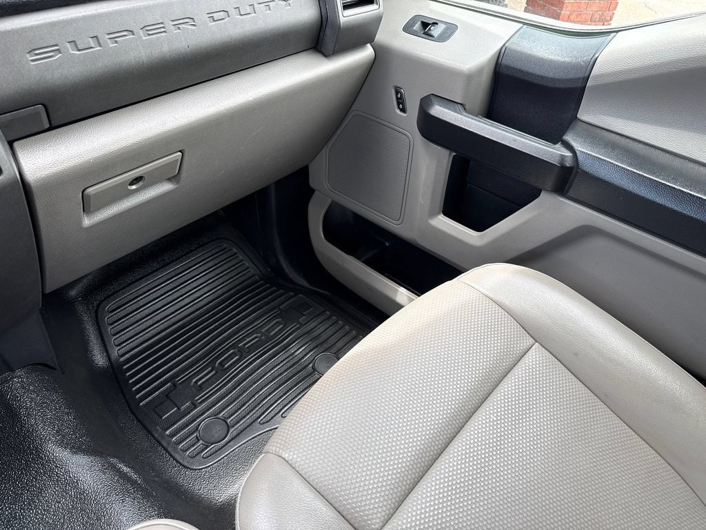 Used 2019 Ford F550 4x4 Regular Cab Super Duty image 16