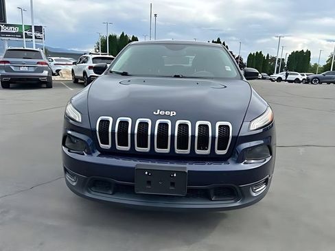 Used 2015 Jeep Cherokee Sport FWD image 8