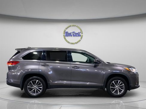 Used 2019 Toyota Highlander XLE AWD/4WD image 8