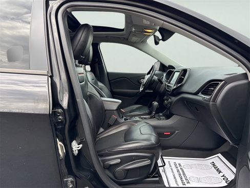 Used 2019 Jeep Cherokee Trailhawk w/ Comfort/Convenience Group image 10