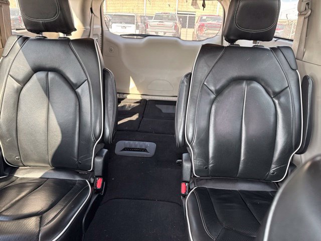 Used 2022 Chrysler Pacifica Limited FWD image 12