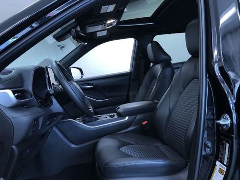Certified 2025 Toyota Highlander XSE AWD/4WD image 18