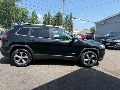 Used 2019 Jeep Cherokee Limited AWD/4WD image 2