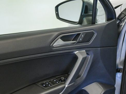 Used 2020 Volkswagen Tiguan SE FWD image 28