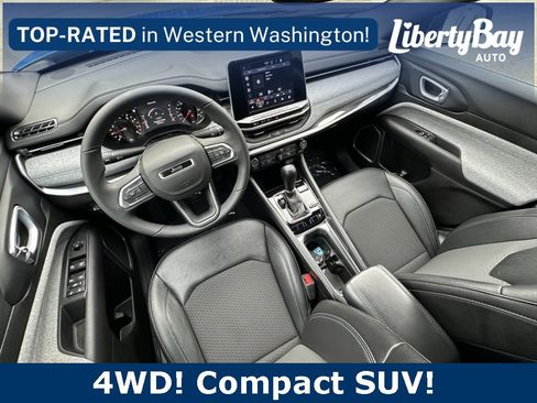 Used 2025 Jeep Compass Latitude image 11