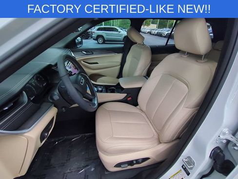 Certified 2025 Jeep Grand Cherokee Limited w/ Luxury Tech Group II RWD image 16